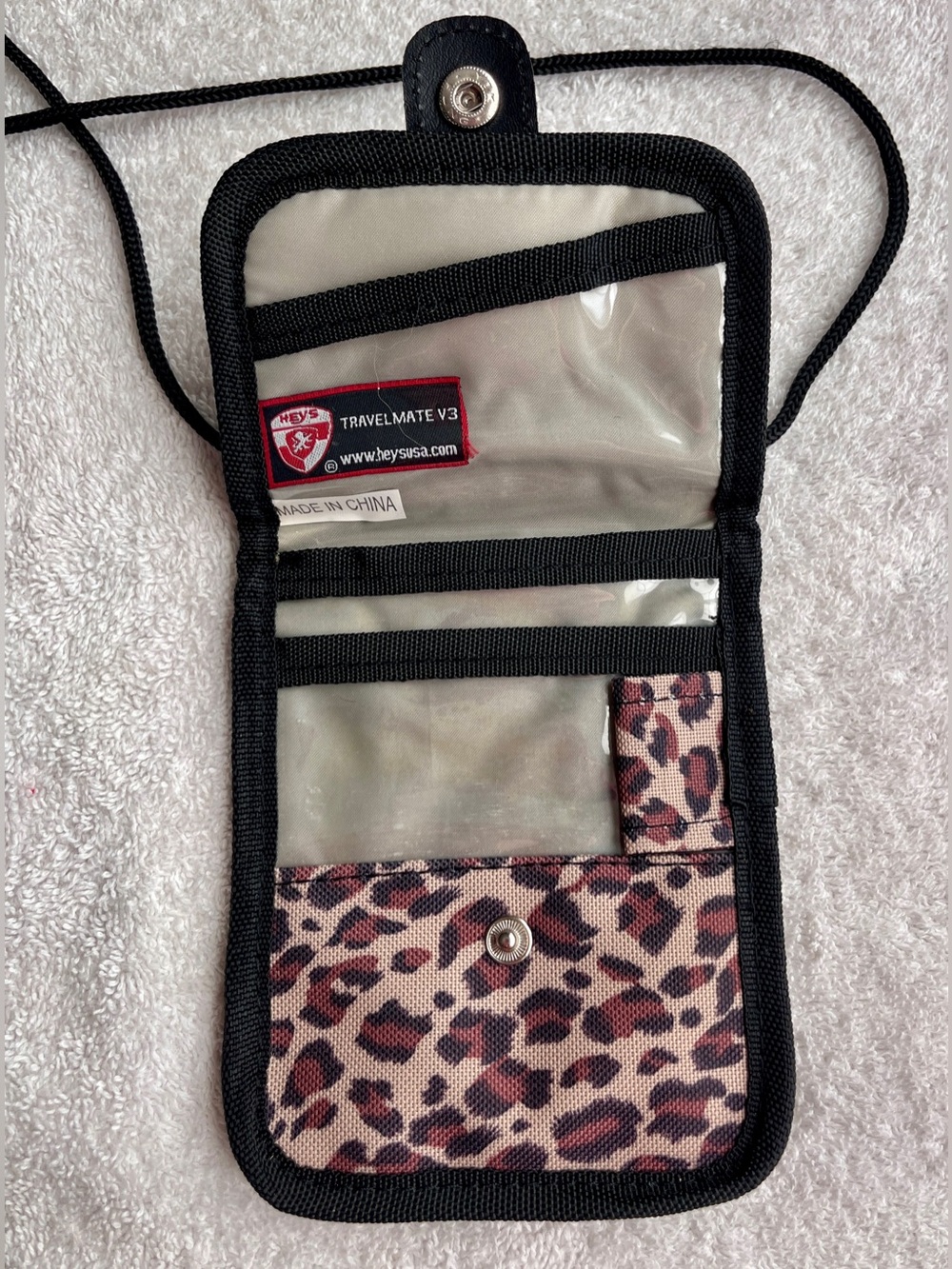 Heys Travel mate neck lanyard cheetah travel organizer/wallet unisex NWOT - Picture 2 of 7
